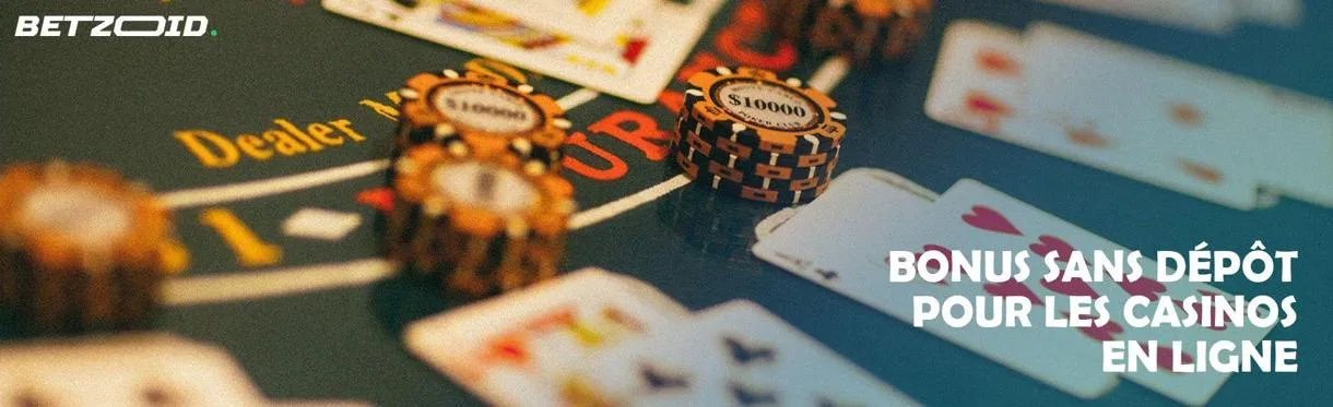 Cartes et jetons sur la table du casino.